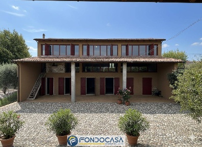 Foto Rustico a Cazzago San Martino Pedrocchetta di 420 m² con 6 locali