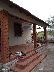 Foto Villa unifamiliare a Caltagirone Centro di 110 m² con 4 locali