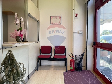 Foto Negozio a Jesi Roncaglia di 178 m² con 4 locali in affitto