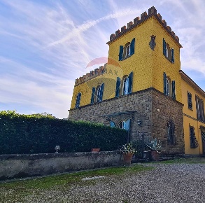 Foto Appartamento in Via Delle Selve, Lastra a Signa Centro di 272 m²