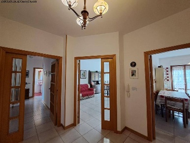 Foto Appartamento a Ascoli Piceno di 150 m² con 9 locali in vendita