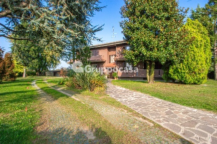 Foto Appartamento in Via De Gasperi, Mesero di 125 m² con 4 locali