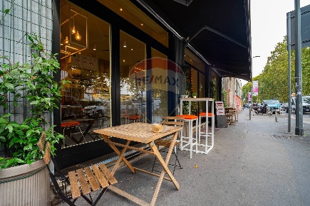 Foto Bar in Viale Cassala, Milano Navigli - Darsena di 100 m² con 3 locali