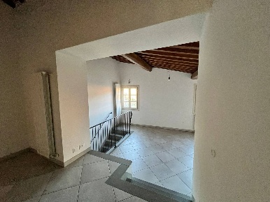 Foto Appartamento in via Marianini, Buti Centro di 210 m² con 7 locali