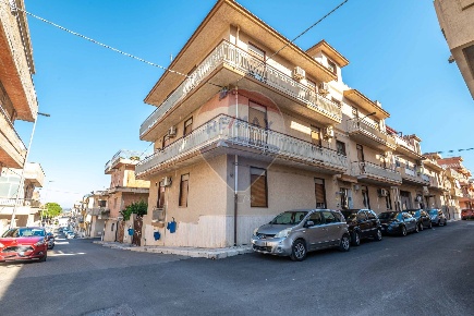 Foto Appartamento in Via Pitagora, Comiso Centro di 89 m² con 4 locali