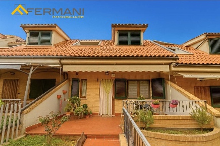 Foto Villa unifamiliare a Ascoli Piceno di 210 m² con 4 locali in vendita