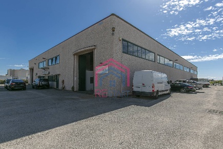 Foto Capannone industriale in Via Pier Francesco Calvi, Pomezia di 1200 m²