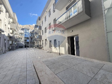 Foto Locale commerciale in via Giovanni Falcone, Isola delle Femmine