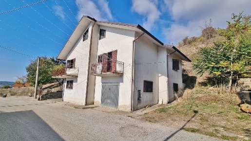 Foto Casa indipendente in Via Comunale Civita, San Sossio Baronia di 200 m²