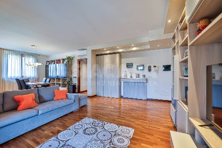 Foto Appartamento in Via Vivaldi, Bernareggio di 111 m² con 3 locali