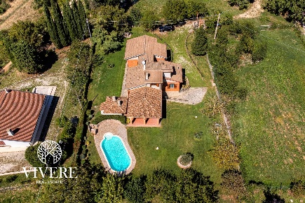 Foto Villa singola in Frazione Casteldelmonte, Acquasparta di 237 m²