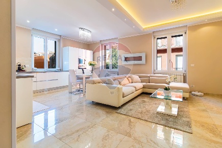 Foto Appartamento in Via Principe di Piemonte, Sassari Porcellana di 80 m²