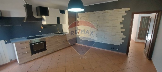 Foto Appartamento in Via Vittorio Veneto, Brebbia Centro di 62 m²
