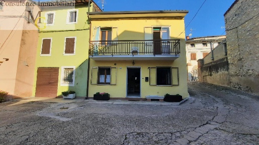 Foto Rustico in via 4 novembre, Monteforte d'Alpone Centro di 298 m²