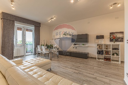 Foto Appartamento in Via Napoli, Sassari Porcellana di 132 m² con 4 locali