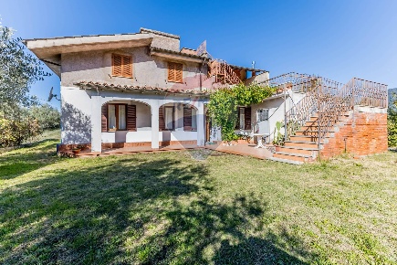 Foto Villa bifamiliare in la Fossa, Gerano di 217 m² con 5 locali