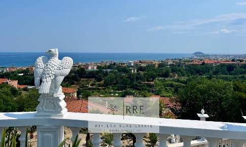 Foto Villa singola in via Palermo, Ceriale Centro di 281 m² con 7 locali