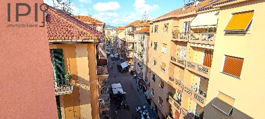 Foto Appartamento in Via V Emanuele II, Vado Ligure Vado Centro di 80 m²