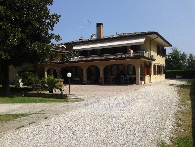 Foto Villa unifamiliare a Venezia Asseggiano di 511 m² con 22 locali