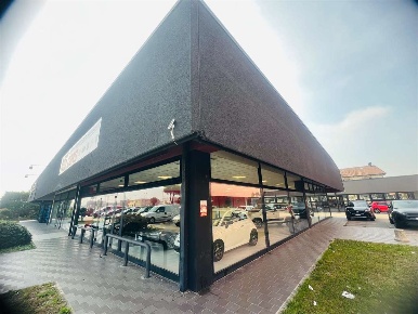 Foto Negozio a Occhiobello di 200 m² con 1 locali in affitto