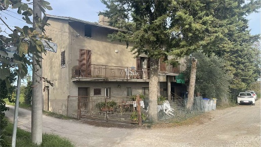 Foto Casa indipendente a Perugia di 260 m² con 6 locali in vendita
