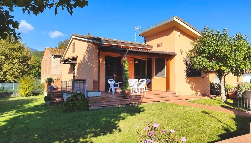 Foto Villa unifamiliare in Via delle Ville 216, Capannori di 113 m²