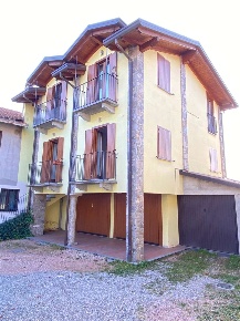 Foto Appartamento in Via Piave, Brebbia Centro di 64 m² con 2 locali