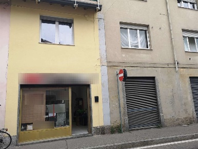 Foto Negozio in Via Pozzo, Rovellasca di 48 m² con 2 locali in vendita