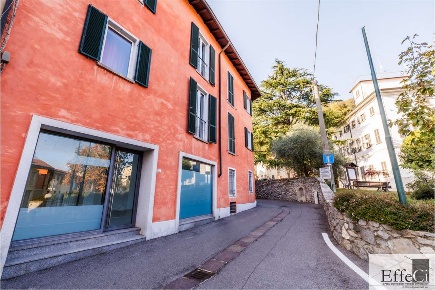 Foto Ufficio in Via Padre Ignazio 33, Ispra Centro di 130 m² con 3 locali