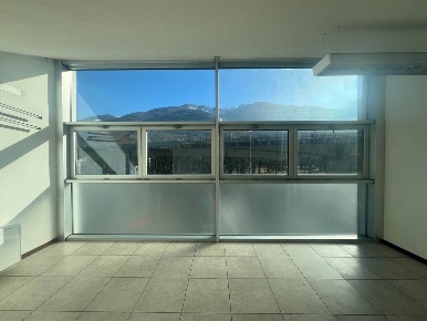 Foto Ufficio in Viale Dello Stadio, Sondrio Centro di 66 m² con 2 locali