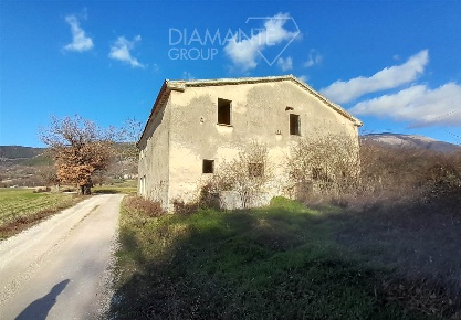 Foto Rustico a Costacciaro Villa Col Dei Canali di 410 m² con 6 locali