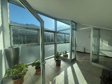 Foto Ufficio in Viale Dello Stadio, Sondrio Centro di 66 m² con 2 locali