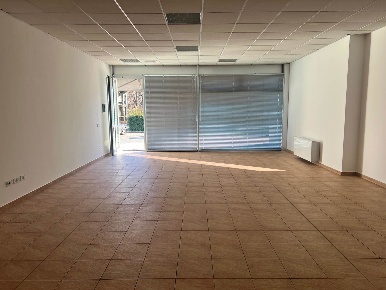 Foto Attività commerciale in Viale Dello Stadio, Sondrio Centro di 67 m²