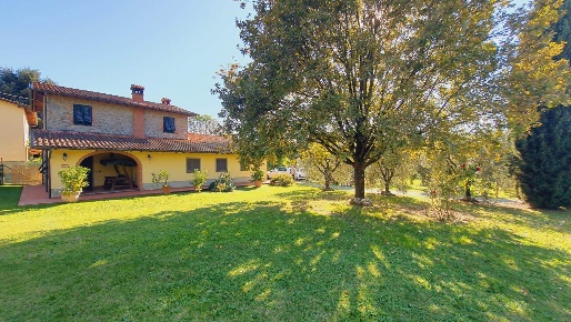 Foto Villa unifamiliare in via del belvedere 31 31, Capannori di 170 m²