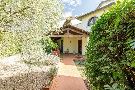 Foto Casa indipendente in via Ginepraia, Poggio a Caiano Centro di 167 m²