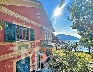 Foto Appartamento in Via Salvo D'Acquisto, Recco Centro di 127 m²