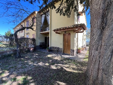 Foto Casa indipendente a Castelfiorentino di 100 m² con 4 locali in vendita