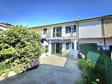Foto Case semi ndipendenti a Massa Centro di 75 m² con 4 locali in vendita