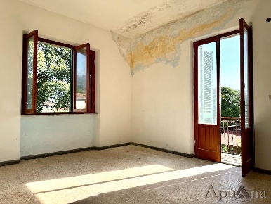 Foto Villa bifamiliare a Massa Centro di 220 m² con 11 locali in vendita