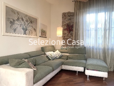 Foto Appartamento a Cascina Centro di 139 m² con 6 locali in vendita
