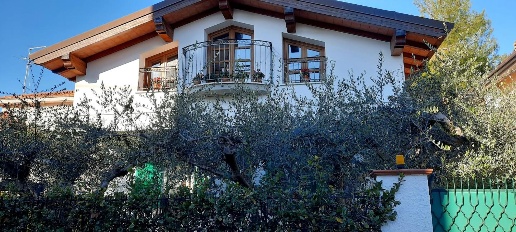 Foto Villa unifamiliare a Massa Centro di 140 m² con 7 locali in affitto