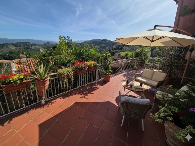 Foto Villa bifamiliare a La Spezia di 100 m² con 5 locali in vendita