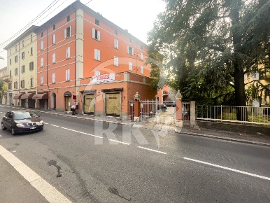 Foto Locale commerciale in via Castiglione, Bologna Saragozza fuori Porta