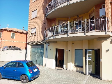 Foto Negozio in Via del Rivo 249, Terni Borgo Rivo di 85 m² in affitto