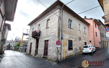 Foto Rustico in Via Roma, Tresana Barbarasco di 125 m² con 4 locali