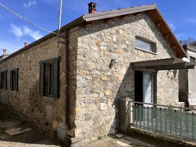 Foto Casa indipendente a Filattiera di 99 m² con 5 locali in vendita