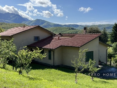 Foto Villa unifamiliare in Pollina, Pontremoli Pollina di 300 m² in vendita