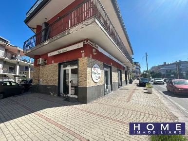 Foto Locale commerciale a Frattamaggiore di 80 m² con 3 locali in vendita