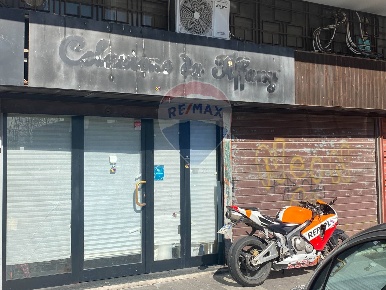 Foto Negozio in Via Sandro Sandri, Roma Casal Bruciato di 130 m² in vendita