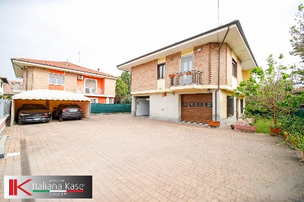 Foto Villa singola in corso torino, Caluso Centro di 200 m² con 5 locali